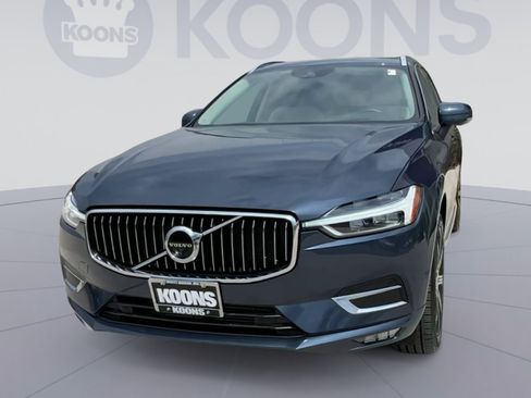 Used 2023 Volvo XC40 B5 Plus w/ Protection Package Premier AWD/4WD image 4