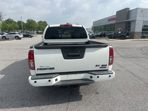 Used 2021 Nissan Frontier SV w/ Midnight Edition Floor Mats AWD/4WD image 6