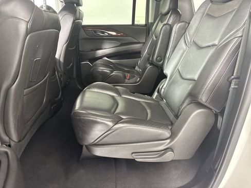 Used 2019 Cadillac Escalade ESV Luxury AWD/4WD image 22