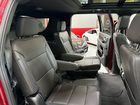 Used 2024 Chevrolet Suburban High Country image 25