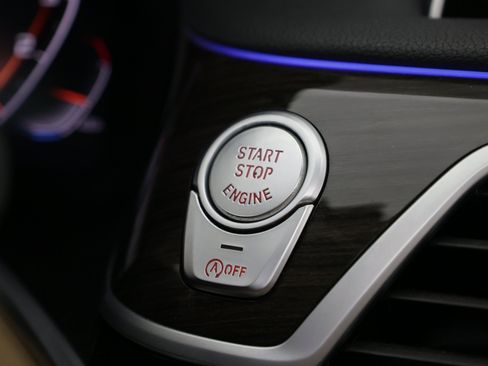 Used 2022 BMW 740i w/ Premium Package RWD image 29
