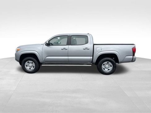 Used 2018 Toyota Tacoma SR image 5