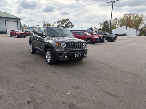 Used 2019 Jeep Renegade Latitude w/ Cold Weather Group image 28