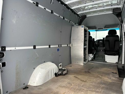 Used 2016 Freightliner Sprinter 2500 image 18