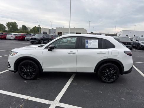Used 2025 Honda HR-V Sport image 3