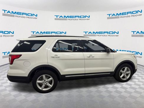 Used 2018 Ford Explorer XLT FWD image 6