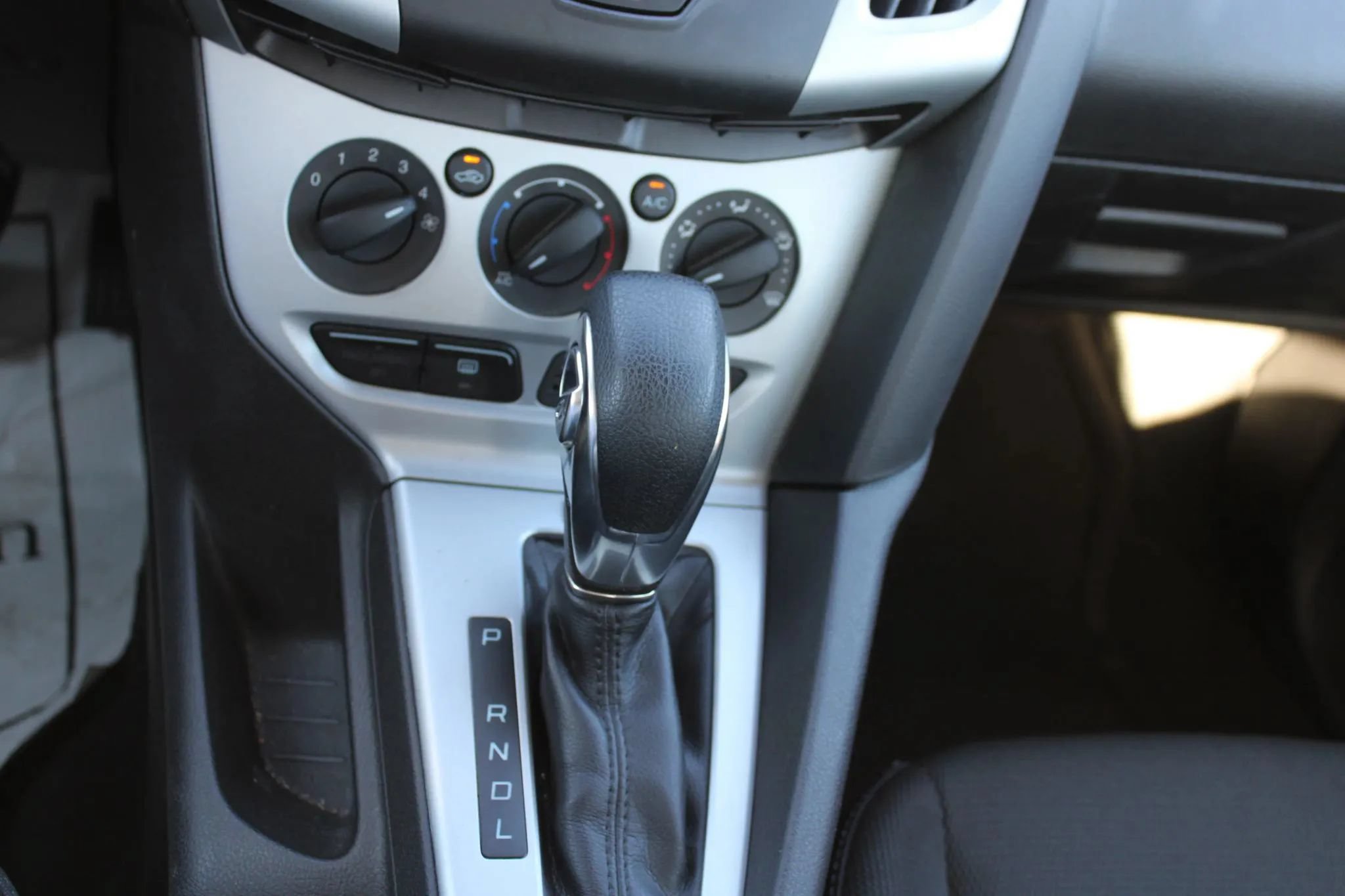 Used 2013 Ford Focus SE FWD image 17