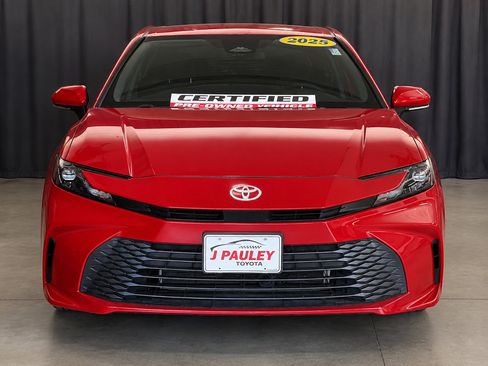 Used 2025 Toyota Camry LE FWD image 5