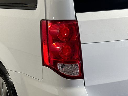 Used 2019 Dodge Grand Caravan SE image 34