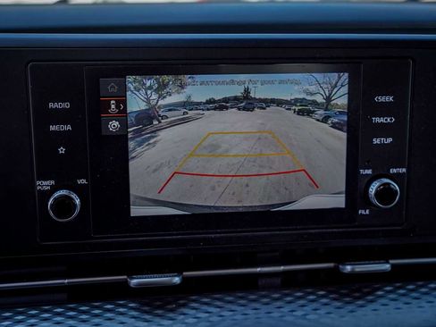 Certified 2024 Kia Carnival LX image 19