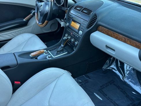 Used 2010 Mercedes-Benz SLK 300 image 12