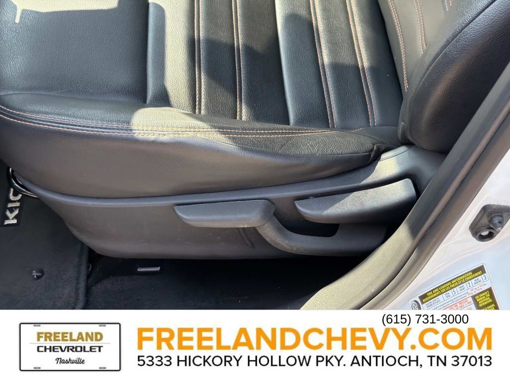 Used 2020 Nissan Kicks SR w/ SR Premium Package FWD image 22