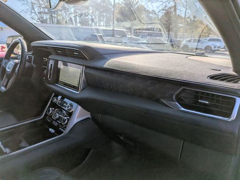 Used 2023 GMC Yukon XL Denali image 42