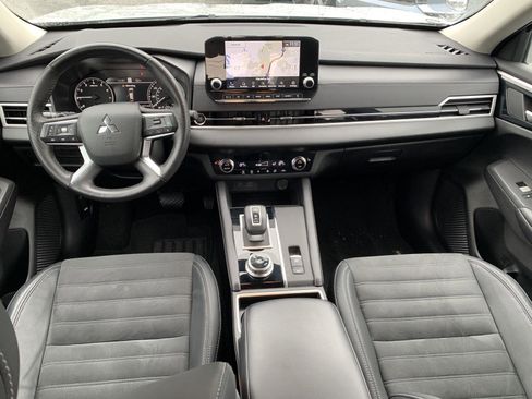 Used 2023 Mitsubishi Outlander SE image 22