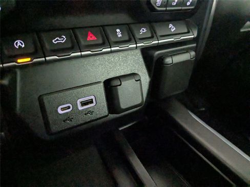 Used 2021 GMC Sierra 1500 AT4 w/ AT4 Preferred Package image 21