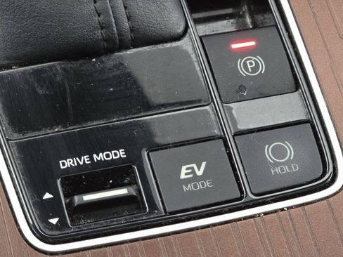 Used 2022 Toyota Sienna XLE image 11