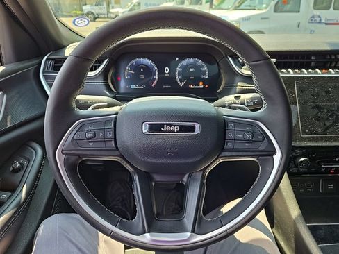 Used 2024 Jeep Grand Cherokee Altitude AWD/4WD image 13