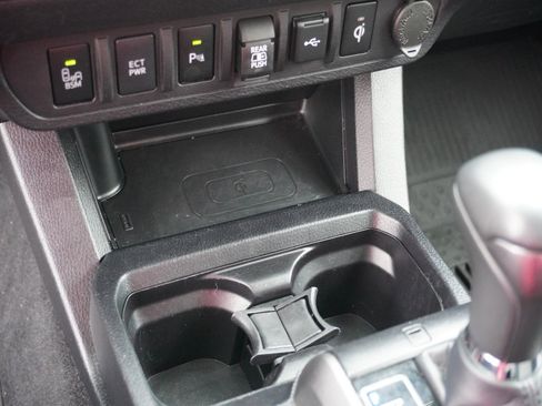 Used 2022 Toyota Tacoma TRD Off-Road w/ Technology Package image 24