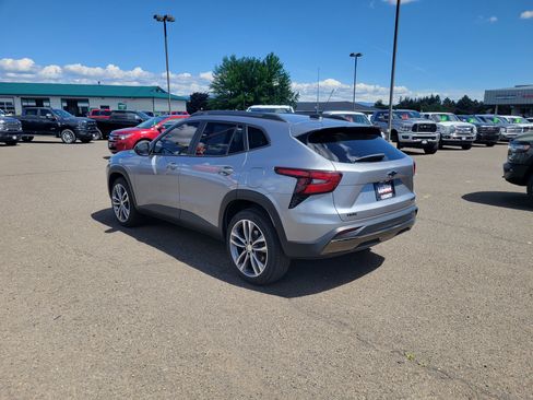 Used 2025 Chevrolet Trax ACTIV w/ Driver Confidence Package FWD image 11