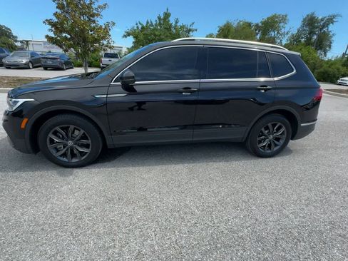 Certified 2023 Volkswagen Tiguan SE w/ Panoramic Sunroof Package FWD image 4