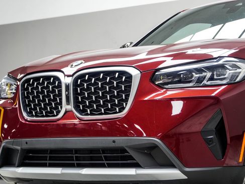 Used 2024 BMW X4 xDrive30i w/ Parking Assistance Package AWD/4WD image 2