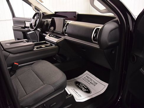 Used 2025 Ford Expedition Max Active AWD/4WD image 29