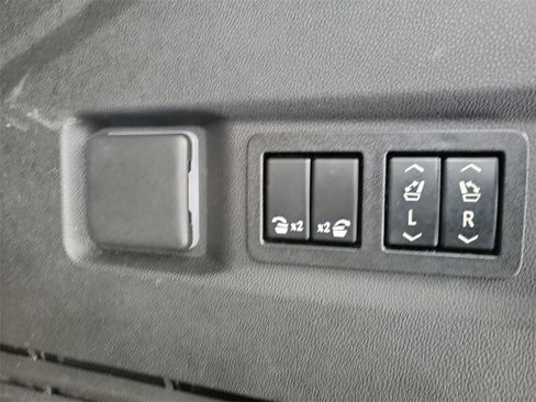 Used 2022 GMC Yukon Denali w/ Denali Premium Package image 7