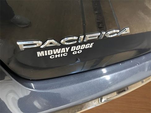 Used 2020 Chrysler Pacifica Touring-L image 53