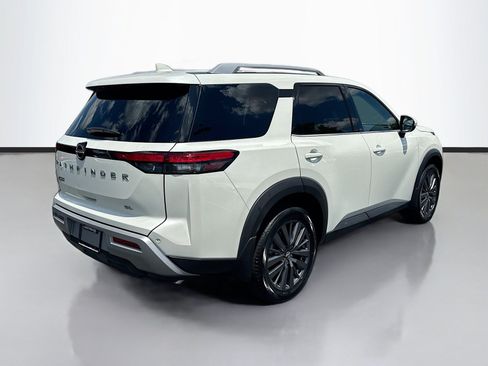 Used 2024 Nissan Pathfinder SL w/ SL Premium Package FWD image 7