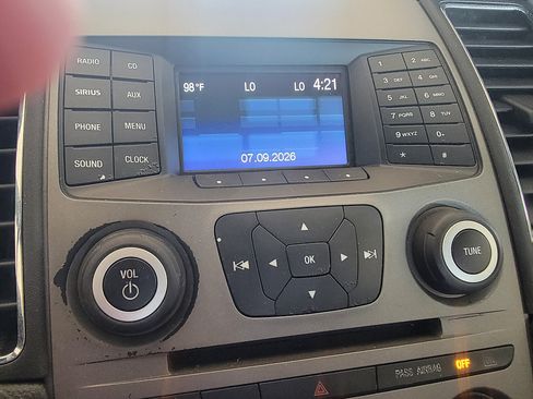 Used 2016 Ford Taurus SEL FWD image 8