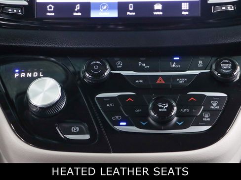 Used 2023 Chrysler Pacifica Touring-L FWD image 20