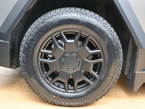 Used 2024 Tesla Cybertruck Cyberbeast AWD/4WD image 19