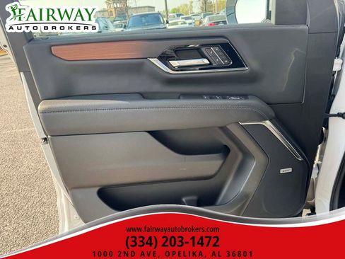 Used 2025 GMC Yukon Denali AWD/4WD image 29
