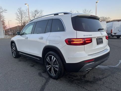 Used 2025 Mercedes-Benz GLB 250 4MATIC image 5