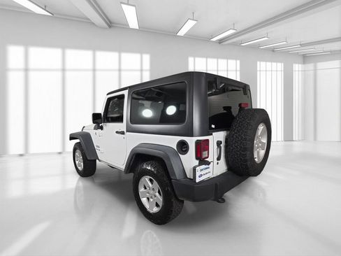 Used 2018 Jeep Wrangler Sport AWD/4WD image 5