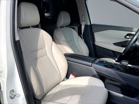 Certified 2023 Nissan Rogue SV w/ SV Premium B Package FWD image 8