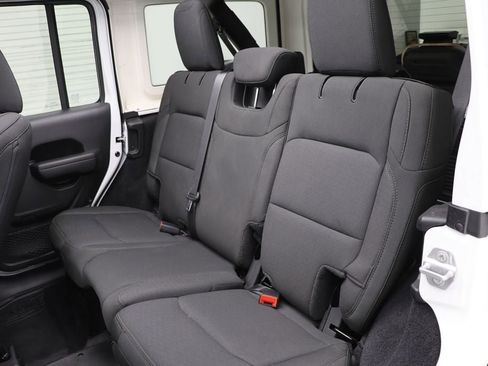 Used 2022 Jeep Wrangler Unlimited Sport AWD/4WD image 12