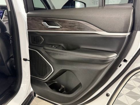 Used 2023 Jeep Grand Cherokee 4WD 4xe image 28