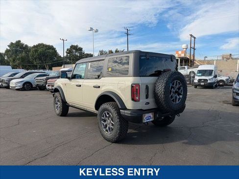 New 2025 Ford Bronco Badlands image 3