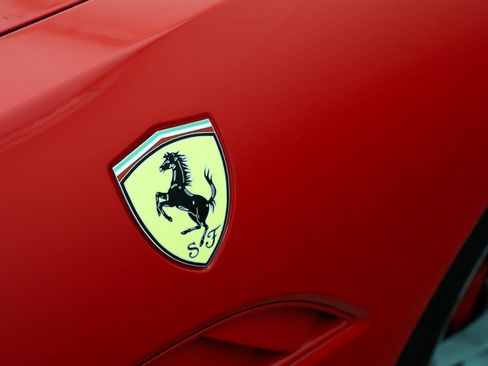 Used 2010 Ferrari California RWD image 14