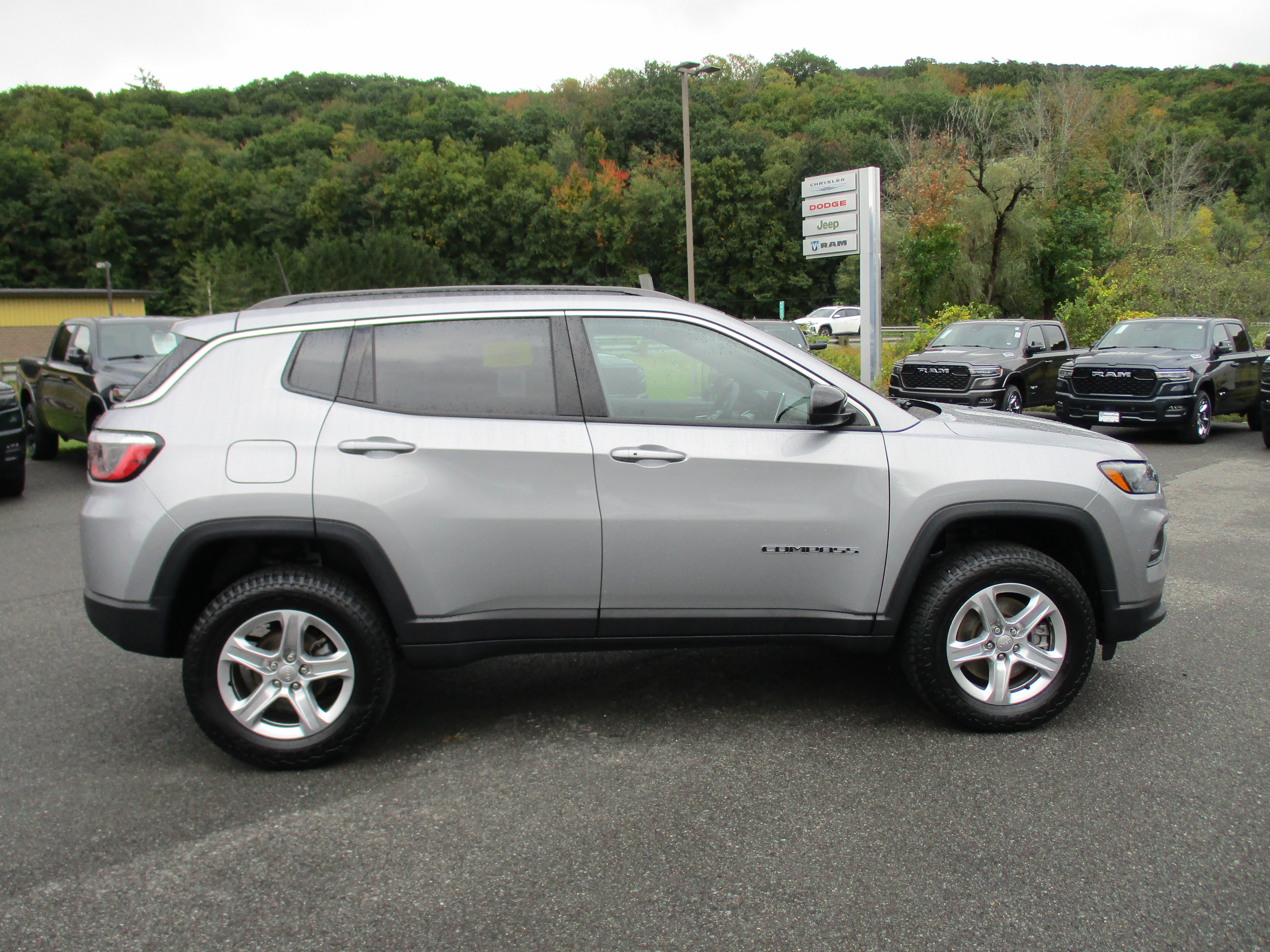 Certified 2023 Jeep Compass Latitude w/ Convenience Group AWD/4WD image 4