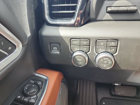 New 2026 GMC Sierra 2500 Denali Ultimate AWD/4WD image 22
