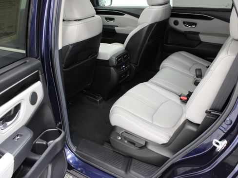 Used 2025 Honda Pilot Touring image 29