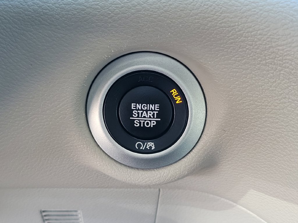 Used 2024 Chrysler Pacifica Touring-L FWD image 34