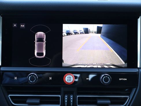 Certified 2026 Porsche Macan AWD/4WD image 19