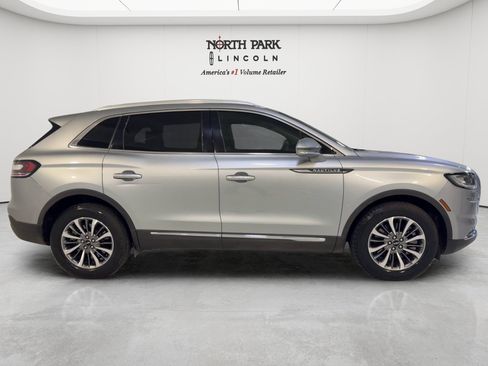 Used 2023 Lincoln Nautilus AWD w/ Premium Package image 11