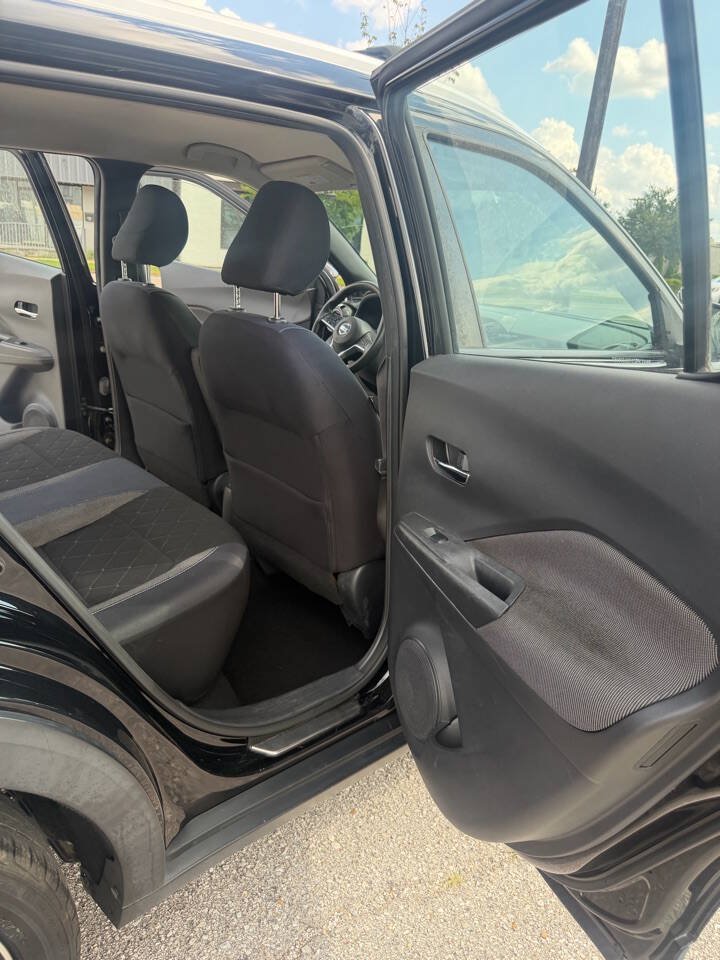 Used 2018 Nissan Kicks SV FWD image 13