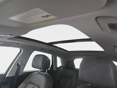 Used 2023 Audi Q5 2.0T Premium w/ Convenience Package image 28