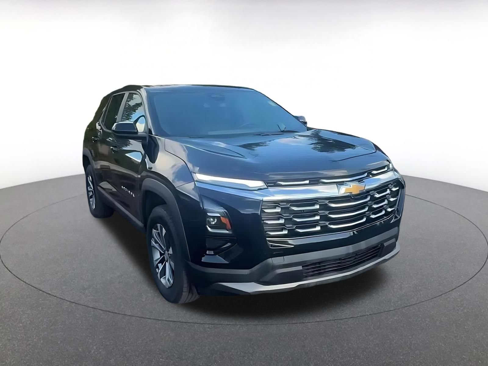 Used 2025 Chevrolet Equinox LT AWD/4WD image 3