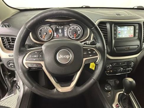 Used 2016 Jeep Cherokee Latitude w/ Cold Weather Group AWD/4WD image 15
